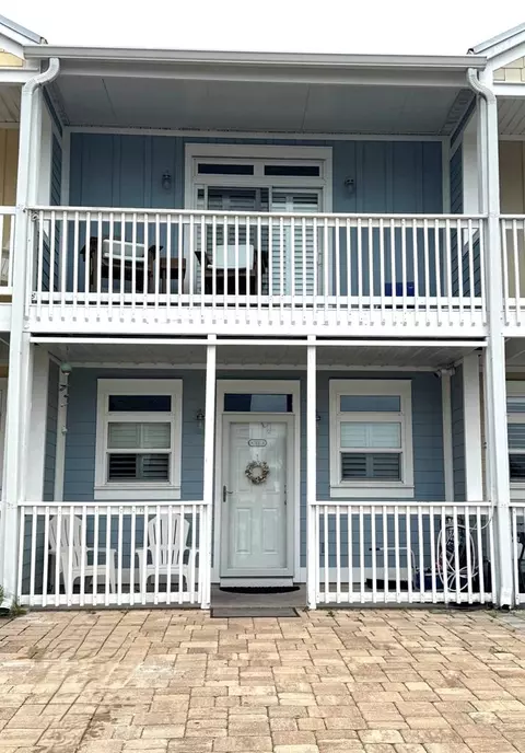 105 38th St, Mexico Beach, FL 32456