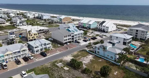 105 S 38th St, Mexico Beach, FL 32456