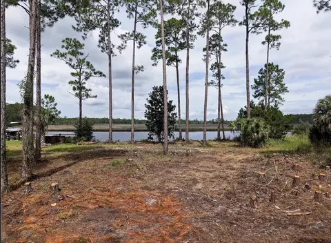 150 New River Ln, Carrabelle, FL 32322