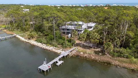 2039 Sand Dollar Trl, Saint George Island, FL 32328