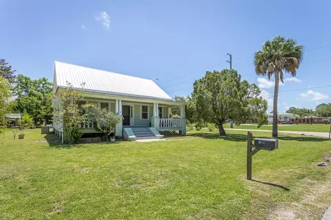 120 11th St, Apalachicola, FL 32320