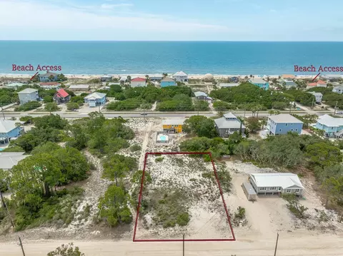 1040 W Pine Ave, Saint George Island, FL 32328