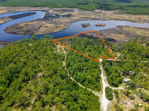 321 Jay Jay Way, Carrabelle, FL 32322 photo 3