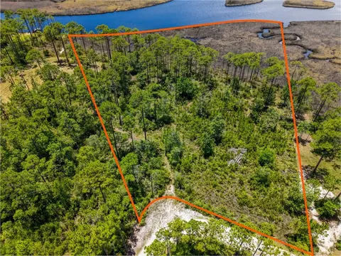 321 Jay Jay Way, Carrabelle, FL 32322 photo 2