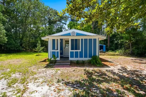 1209 NE 1st St, Carrabelle, FL 32322