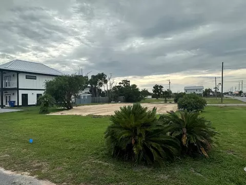 211 Carolina Dr, Mexico Beach, FL 32456