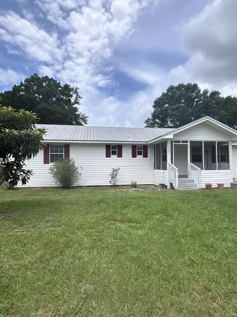 205 Riverview Dr, Wewahitchka, FL 32465