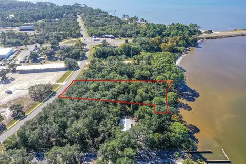 29 N Bay Shore Dr, Eastpoint, FL 32328