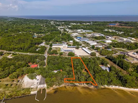 29 N Bay Shore Dr, Eastpoint, FL 32328