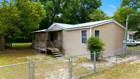 Exterior - 27 Chehaw St, Panacea, FL 32346 photo 4 of 13