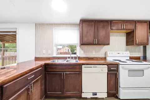 Kitchen - 27 Chehaw St, Panacea, FL 32346 photo 1 of 3