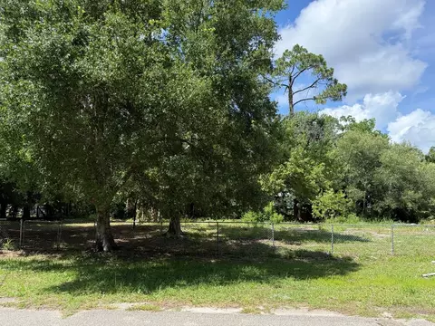 1055 Cypress St, Apalachicola, FL 32320