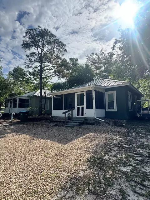 102104 SE 1st St, Carrabelle, FL 32322