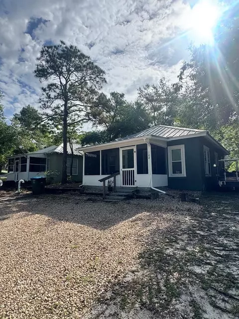 102104 SE 1st St, Carrabelle, FL 32322