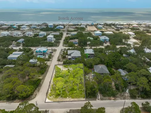 600 W Bay Shore Dr, Saint George Island, FL 32328