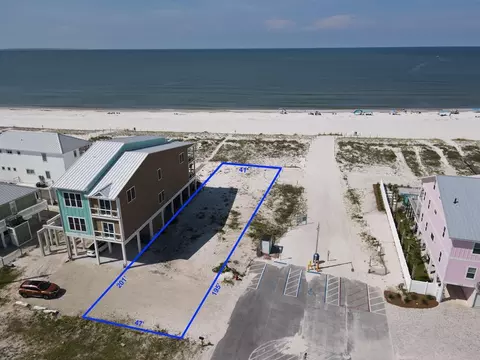 117 S 37th St, Mexico Beach, FL 32456