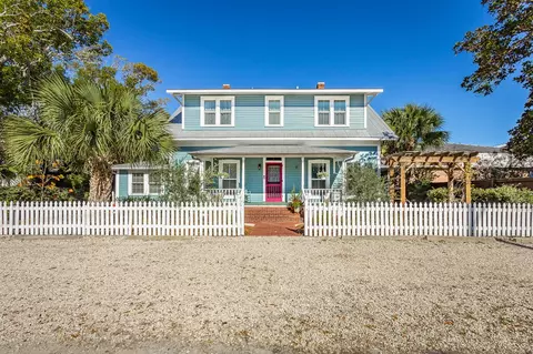 111 4th St, Apalachicola, FL 32320