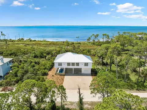 1033 E Pine Ave, Saint George Island, FL 32328