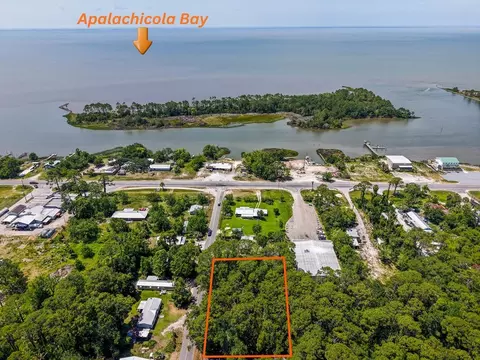 16 Bayview Dr, Apalachicola, FL 32320