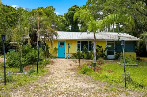 825 W Pine Ave, Saint George Island, FL 32328