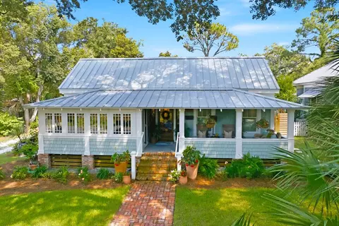 108 Ave D, Apalachicola, FL 32320