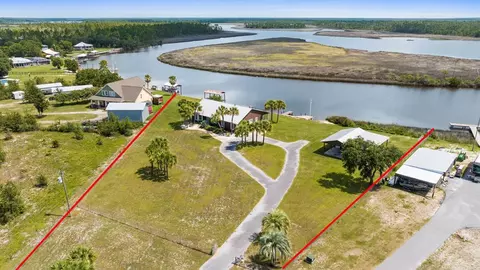 301 Chapel Ln, Port St. Joe, FL 32456