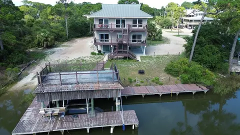 788 W Bay Shore Dr, Saint George Island, FL 32328
