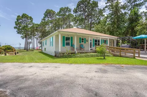 9 Hammock Cove Rd, Eastpoint, FL 32328