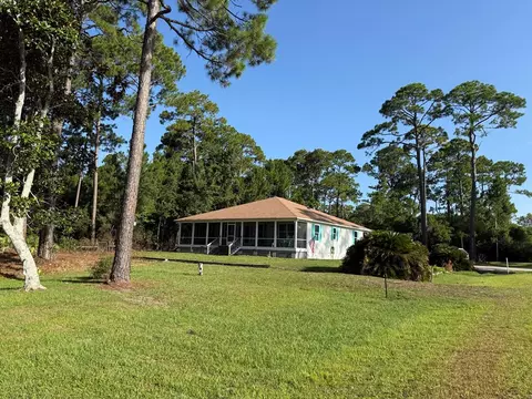 Exterior - 9 Hammock Cove Rd, Eastpoint, FL 32328 photo 5 of 32
