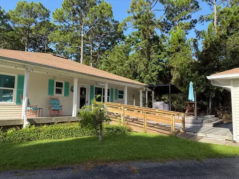 Exterior - 9 Hammock Cove Rd, Eastpoint, FL 32328 photo 8 of 32