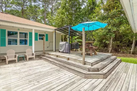 Exterior - 9 Hammock Cove Rd, Eastpoint, FL 32328 photo 16 of 32