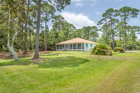 Exterior - 9 Hammock Cove Rd, Eastpoint, FL 32328 photo 6 of 32