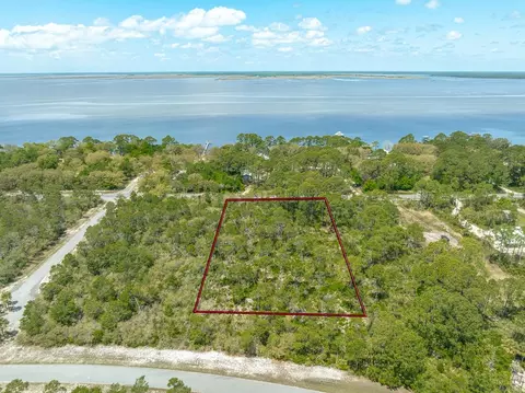 150 N Bay Shore Dr, Eastpoint, FL 32328