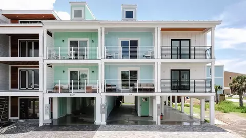 111 S 38th St #8, Mexico Beach, FL 32456