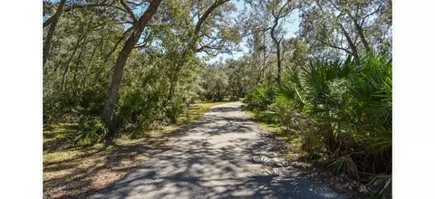 574 Walker Ln, Apalachicola, FL 32320