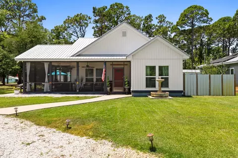 242 15th St, Apalachicola, FL 32320