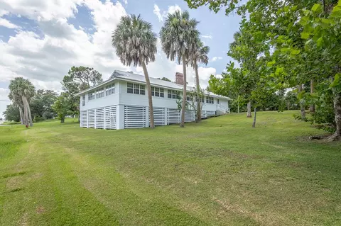 12 7th St, Apalachicola, FL 32320