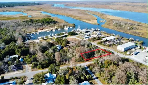 350 Market St, Apalachicola, FL 32320