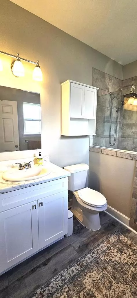 Bath - 219 Ante-beppum Loop, Carrabelle, FL 32322 photo 1 of 4