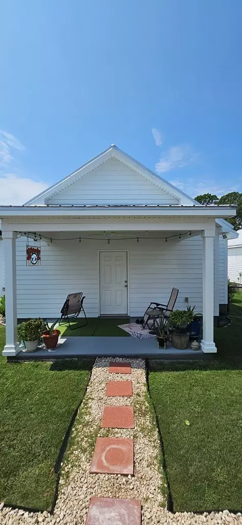 Exterior - 219 Ante-beppum Loop, Carrabelle, FL 32322 photo 6 of 11