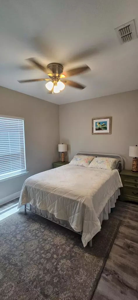Bedroom - 219 Ante-beppum Loop, Carrabelle, FL 32322 photo 2 of 2