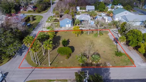 99 11th St, Apalachicola, FL 32320