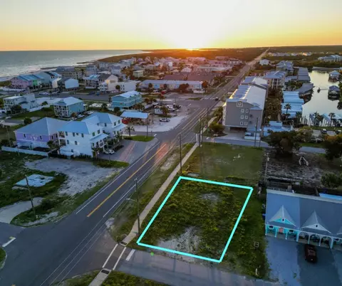 101 35th St, Mexico Beach, FL 32456