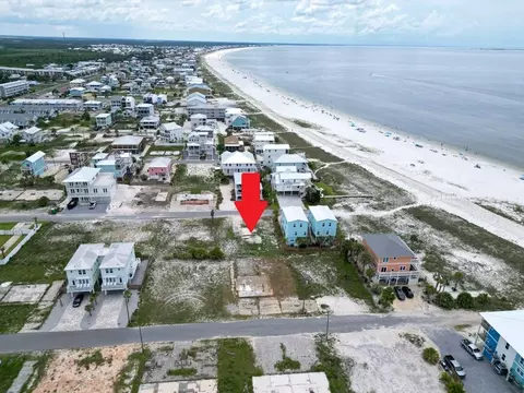 118 41st St, Mexico Beach, FL 32456