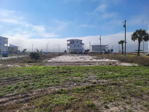 131 Circle Dr, Mexico Beach, FL 32456