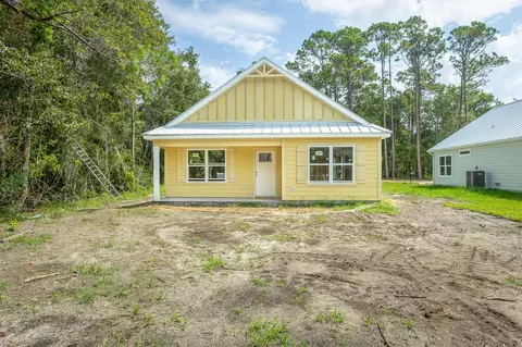 217 15th St, Apalachicola, FL 32320
