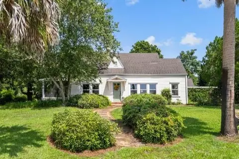 145 Bay Ave, Apalachicola, FL 32320