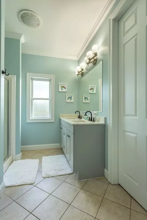 Bath - 703 SE 3rd St #703-D, Carrabelle, FL 32322 photo 1 of 2