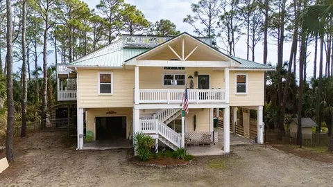 548 E Pine Ave, Saint George Island, FL 32328