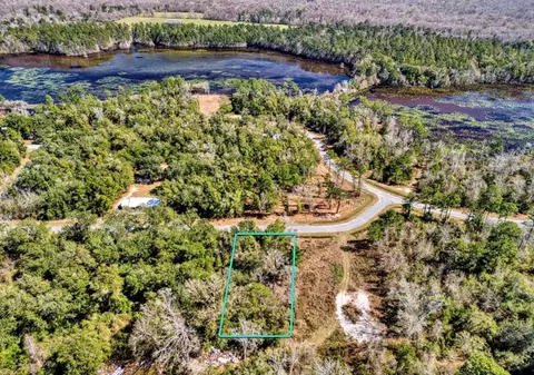 121 Little River Cir, Wewahitchka, FL 32465